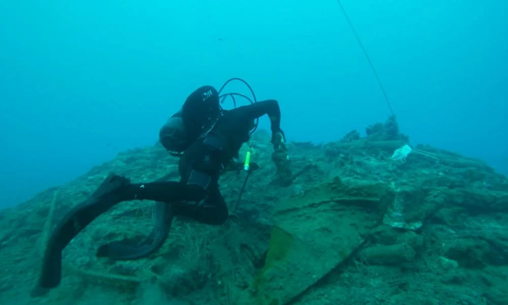 Μεγάλη επιχείρηση του ΠΝ: Ποσότητα - «μαμούθ» άσκαστων βλημάτων στο λιμάνι της Μονεμβασιάς